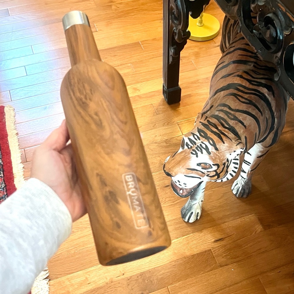 BRUMATE, Never Been Used, 
WINESULATORTM  25 OZ WINE CANTEEN Gorgeous WALNUT - Picture 2 of 3